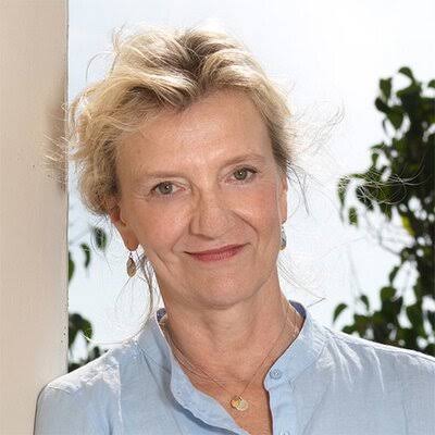 Elizabeth Strout<br />
